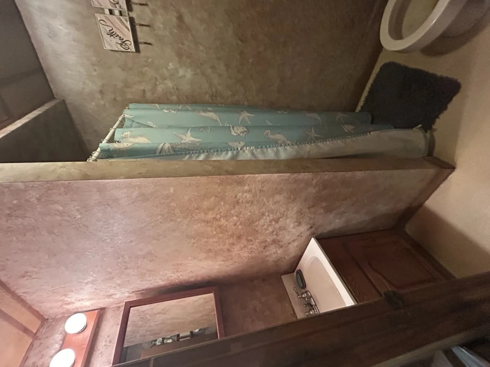 450 S. Hancock St bathroom before renovation