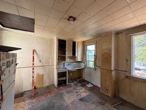 Kitchen before renovation — 523 Grove St Avoca